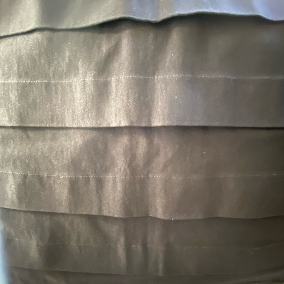 B Wear Black horizontal pleated skirt, size 0 - Picture 5 of 7